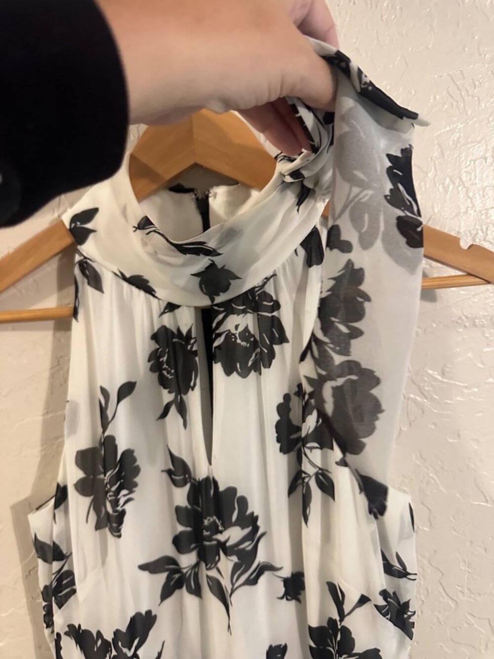 WHBM Halter Tie Neck Black & White Floral Jumpsuit Classy Elegant Workwear - Picture 4 of 10